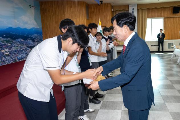 귀뚜라미 문화재단 장학증서 수여식 의 사진
