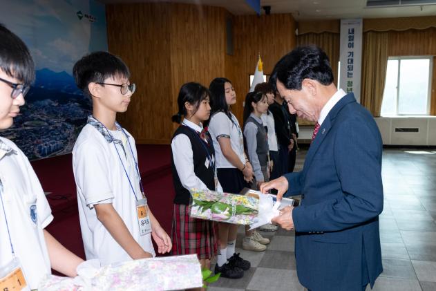 귀뚜라미 문화재단 장학증서 수여식 의 사진