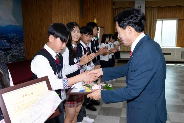 귀뚜라미 문화재단 장학증서 수여식 의 사진