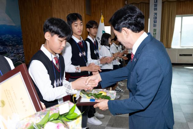귀뚜라미 문화재단 장학증서 수여식 의 사진