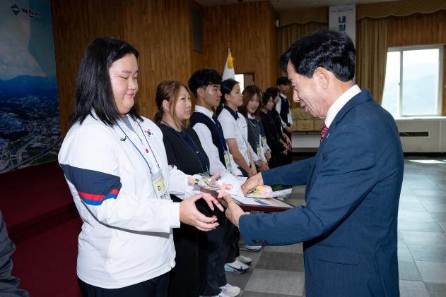 귀뚜라미 문화재단 장학증서 수여식 의 사진