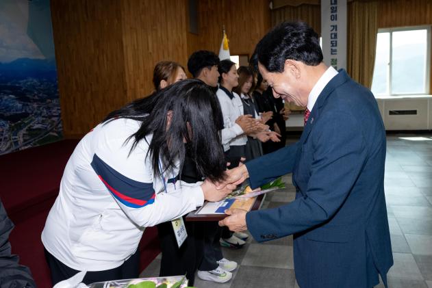 귀뚜라미 문화재단 장학증서 수여식 의 사진